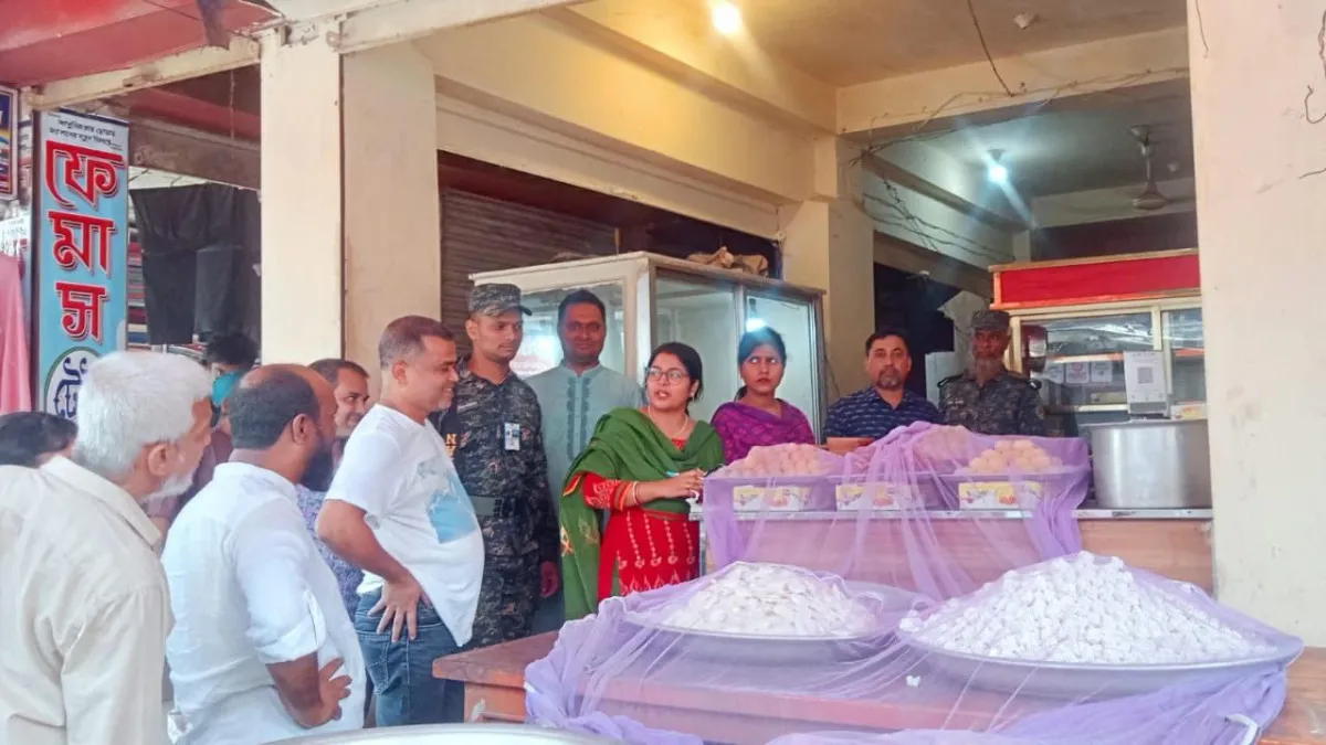 উজিরপুরে নোংরা পরিবেশে খাদ্যপণ্য রাখায় ৪ প্রতিষ্ঠানকে জরিমানা