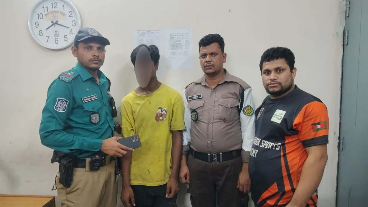 বাসে ওঠার সময় মোবাইল ছিনতাই, পালানোর আগেই আটক