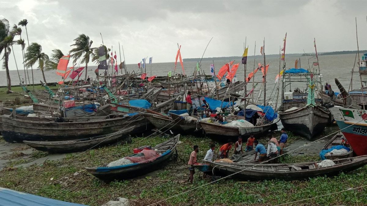 পদ্মা ও মেঘনাসহ সব নদীতে ২২ দিনের মাছ ধরায় নিষেধাজ্ঞা