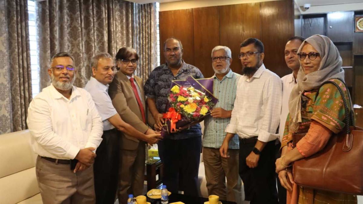 সিসিক প্রশাসকের সাথে সিকৃবি'র নবনিযুক্ত ভিসির সাক্ষাৎ