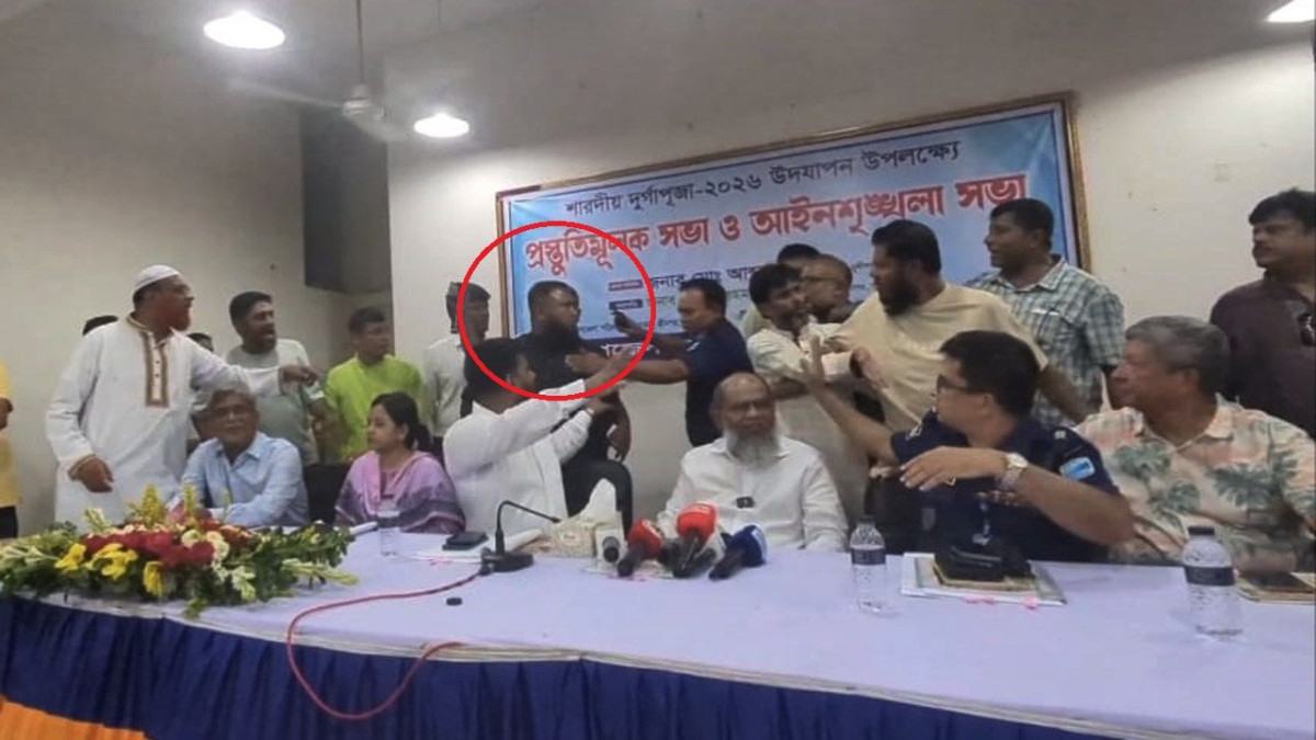 শ্রীনগরে আইনশৃঙ্খলা সভায় এমপির উপস্থিতিতে জামায়াত আমিরের ওপর হামলা