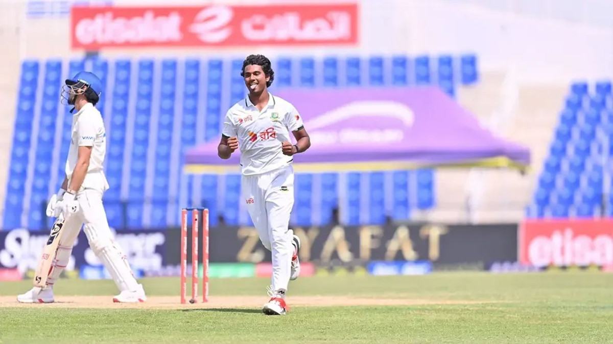 জোড়া উইকেট তুলে নিয়ে ম্যাচে ফিরল বাংলাদেশ