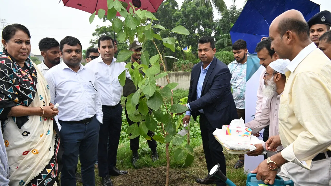 নারায়ণগঞ্জে দেড় হাজার গাছের চারা রোপণ