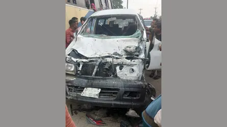 পাকুন্দিয়ায় মাইক্রোবাসের ধাক্কায় দুই মোটরসাইকেলআরোহী নিহত