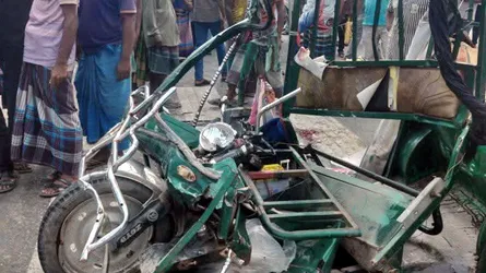 জামালপুরে কাভার্ডভ্যান-ইজিবাইক সংঘর্ষে যুবক নিহত, আহত ৬