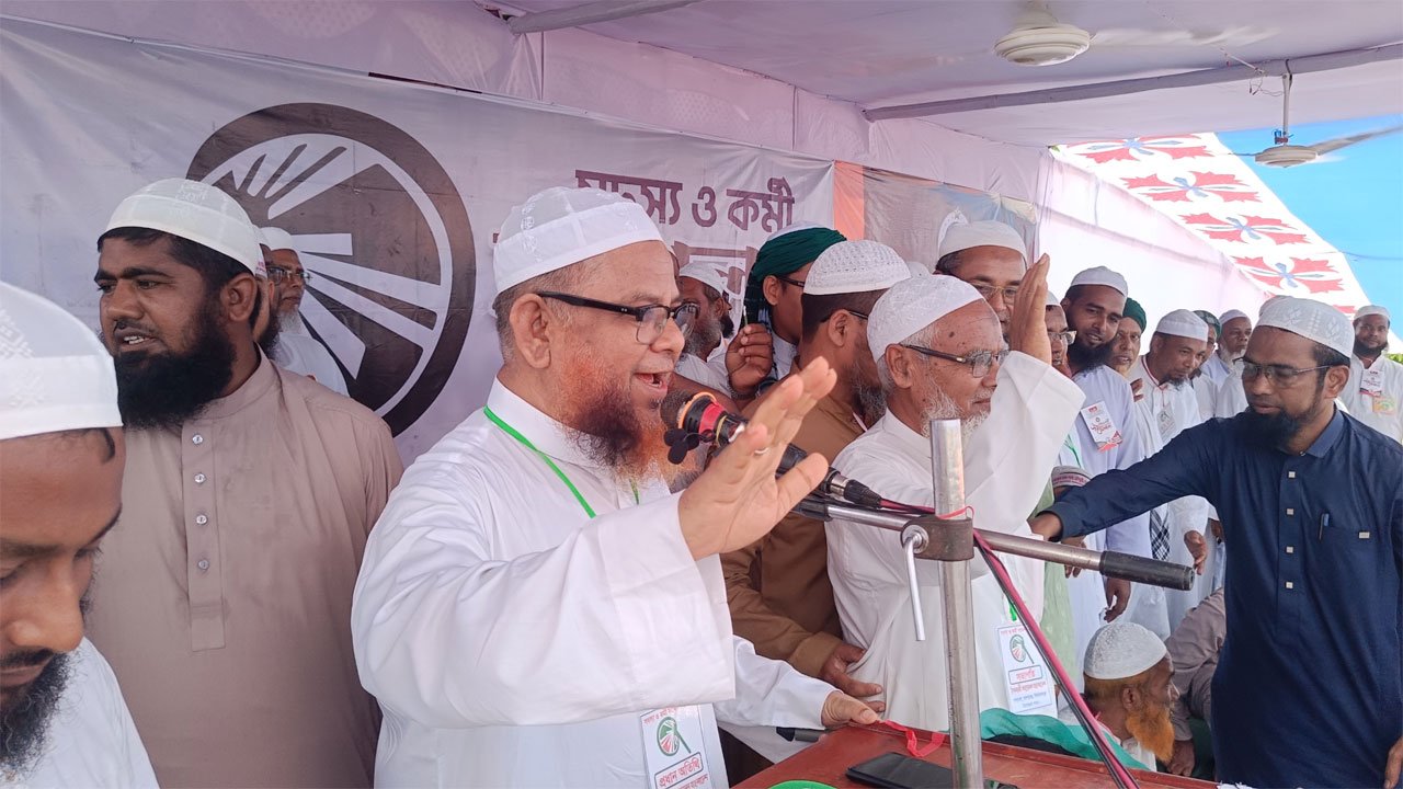 Gazi Ataur Rahman at the meeting of members and workers of the Porsha-Sapahar-Niamatpur Upazila branch of the Islamic Movement
