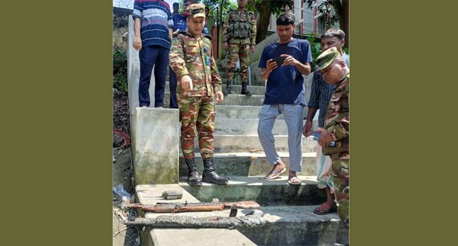 এনায়েতপুর থানা লুট : পুকুর সেচে উদ্ধার হলো অস্ত্র