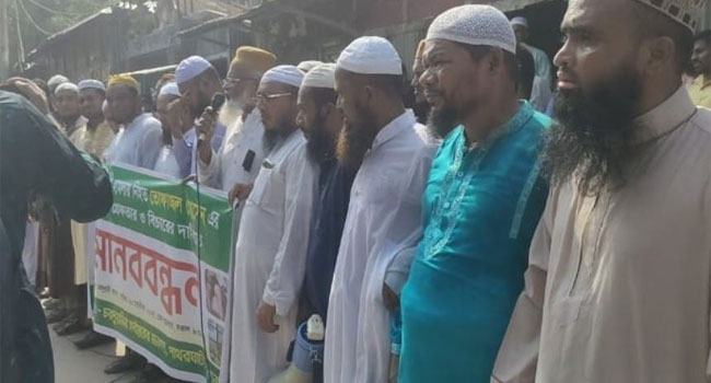 ঢাবিতে গণপিটুনিতে নিহত তোফাজ্জলের দাফন সম্পন্ন, বিচার দাবি