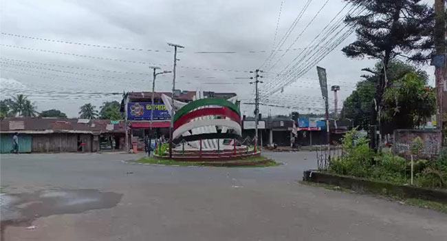 রাঙ্গামাটিতে একদিকে সড়ক ও নৌপথ অবরোধ, অন্যদিকে পরিবহণ ধর্মঘট