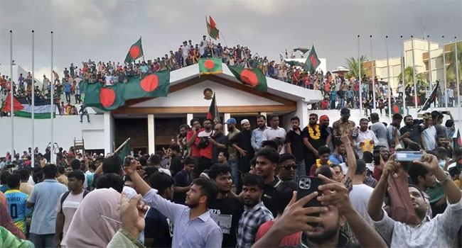 নতুন বাংলাদেশে নিজের দিকে তাকাই