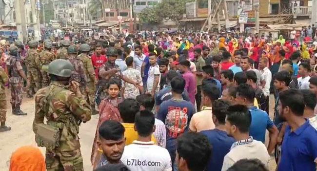 আশুলিয়ায় আবারো শ্রমিক বিক্ষোভ, বন্ধ ৫২ কারখানা