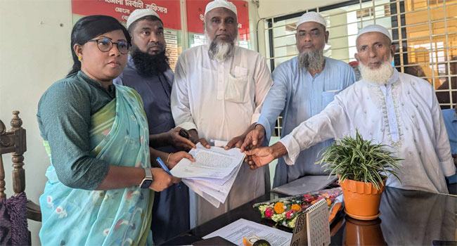 মোংলায় মদের দোকান বন্ধে ইউএনওর কাছে স্মারকলিপি