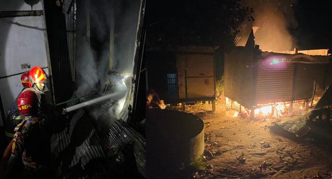 শ্রীনগরে মুদি দোকান পুড়ে ছাই