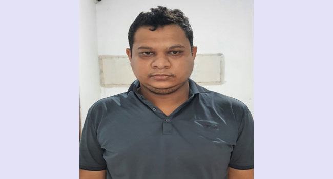 ভারতে পালানোর সময় মহাদেবপুরে ছাত্রলীগের সহ-সভাপতি আটক
