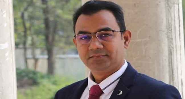 গণহত্যায় সমর্থনের অভিযোগ, তোপের মুখে ক্যাম্পাস ছাড়লেন ইবি শিক্ষক