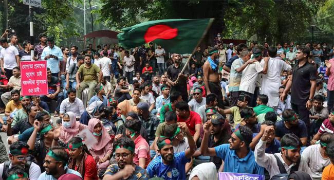 সরকারি চাকরিতে বয়সসীমা নিয়ে আন্দোলন : সমাধানে কমিটি গঠন