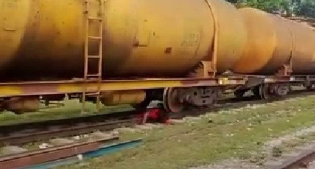শায়েস্তাগঞ্জে ট্রেনের নিচে কাটা পড়ে যুবকের মৃত্যু
