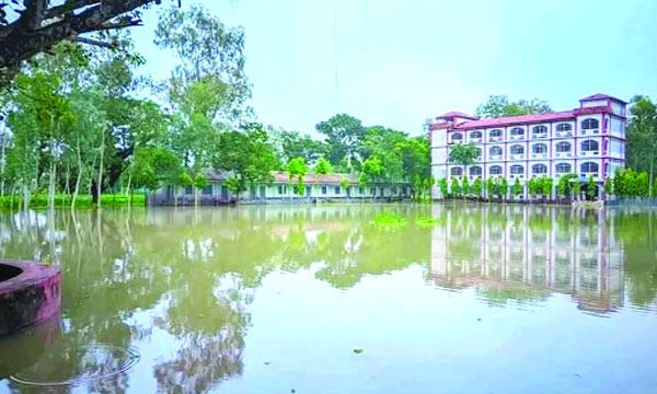লালমনিরহাটের ২৫ শিক্ষাপ্রতিষ্ঠানে বন্যার পানি : পাঠদান বন্ধ