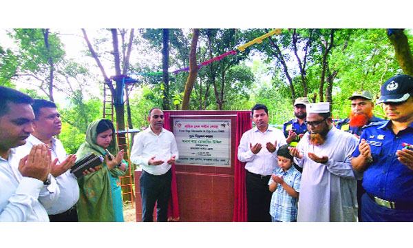আধুনিক সাজে সজ্জিত প্রান্তিক লেক