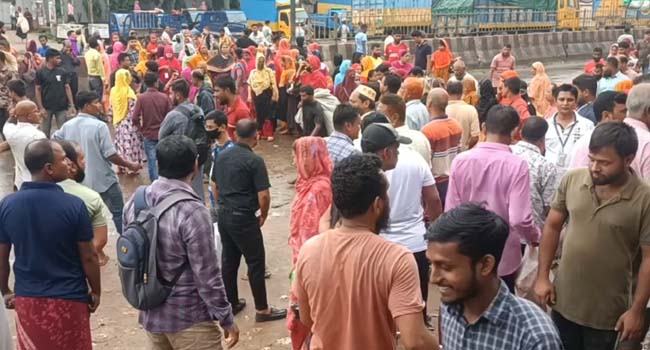 ৫০ ঘণ্টায়ও মহাসড়ক ছাড়েনি শ্রমিকরা