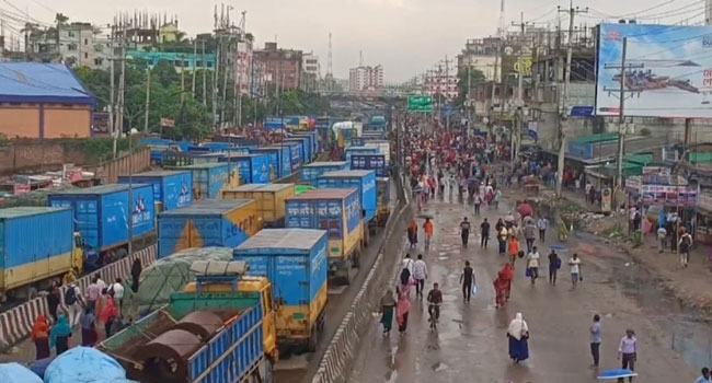 আশুলিয়ায় ৫৩ ঘণ্টা পর মহাসড়ক ছাড়ল শ্রমিকরা