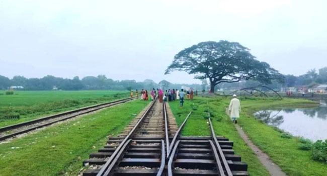 ঈশ্বরগঞ্জে ট্রেনে কাটা পড়ে গৃহবধূর মৃত্যু