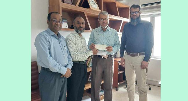 প্রধান উপদেষ্টার ত্রাণ তহবিলে পবিপ্রবির চেক হস্তান্তর