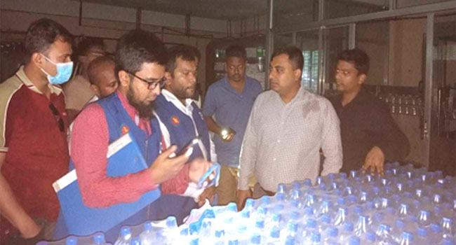 মিরসরাইয়ে লাইসেন্স না থাকায় পানির কারখানা সিলগালা