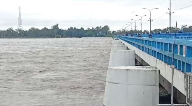 ভাঙন আতঙ্কে তিস্তা নদী তীরবর্তী মানুষ