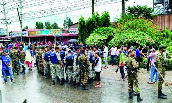 গাজীপুরে দুই কারখানায় পাল্টাপাল্টি ভাঙচুর মহাসড়ক অবরোধ