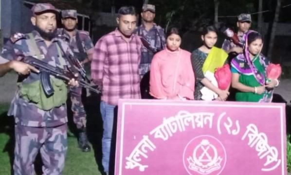 অবৈধভাবে ভারতে অনুপ্রবেশের সময় ৪ বাংলাদেশী আটক