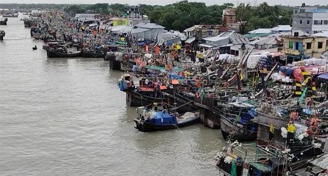 সাগর উত্তাল, পায়রা বন্দরে ৩ নম্বর সতর্কসংকেত