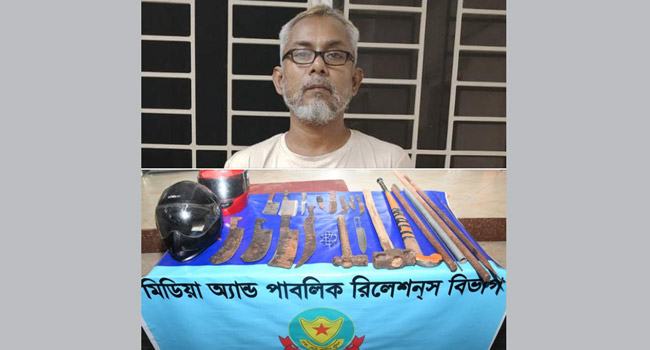 বৈষম্যবিরোধী আন্দোলনে হামলাকারী মনিরুল দেশীয় অস্ত্রসহ গ্রেফতার