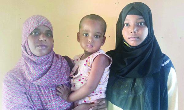 থ্যালাসেমিয়ায় আক্রান্ত ২ সন্তানকে বাঁচাতে ঘুরছেন অসহায় মা
