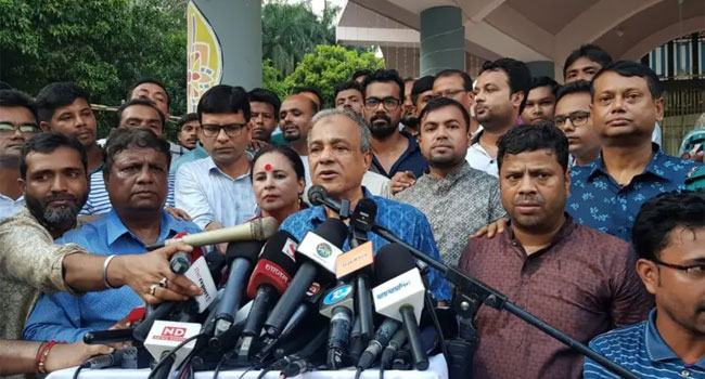 দুর্গাপূজায় নিরাপত্তা ঝুঁকি নেই : স্বরাষ্ট্র উপদেষ্টা