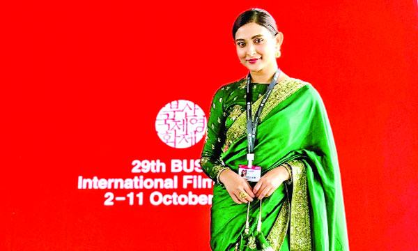 বুসানে পতাকার রঙে রঙিন মেহজাবীন!