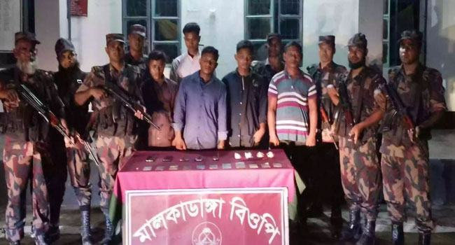 পঞ্চগড় সীমান্তে ভারতে অনুপ্রবেশের সময় ৫ বাংলাদেশী আটক