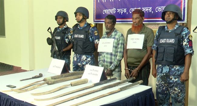 ভোলায় অস্ত্রসহ ২ ডাকাত গ্রেফতার