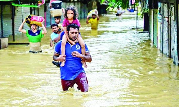 আবারো বন্যা: স্বাস্থ্য সুরক্ষায় করণীয়