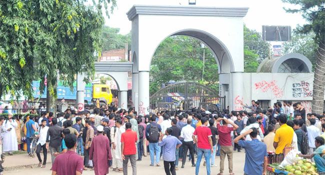 ইবিতে জেলা সমিতির কমিটি নিয়ে বারবার দ্বন্দে মারামারি