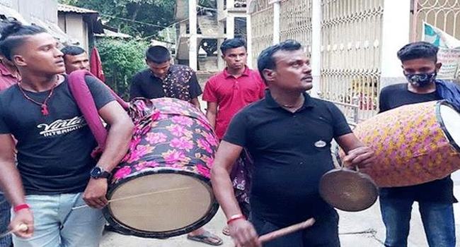 কটিয়াদীতে ৫০০ বছরের ঐতিহ্যবাহী ঢাকের হাট