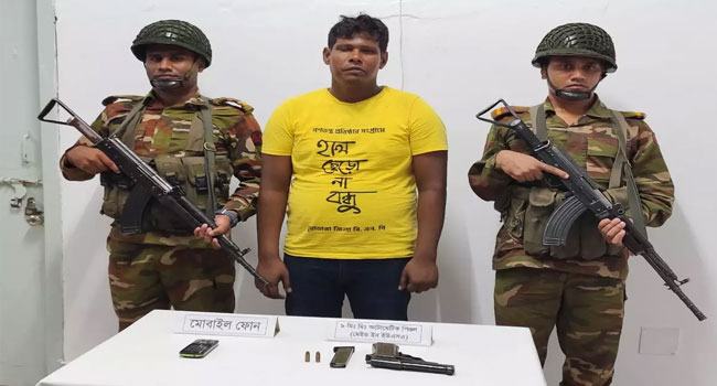 চুয়াডাঙ্গায় সেনাবাহিনীর অভিযান, পিস্তল-গুলিসহ গ্রেফতার ১