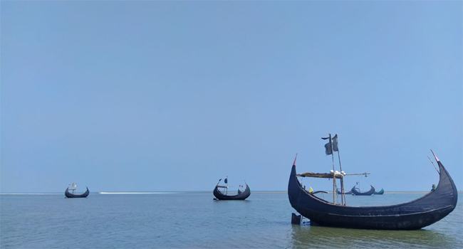 টানা ছুটিতে কক্সবাজারে পর্যটকের ঢল