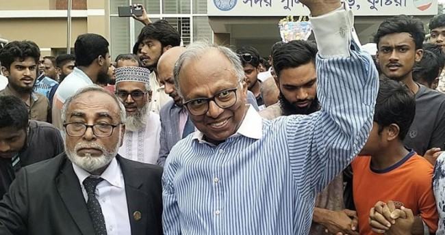 মাহমুদুর রহমানের ওপর হামলা : শেখ হাসিনাসহ ৪৬ জনের বিরুদ্ধে মামলা