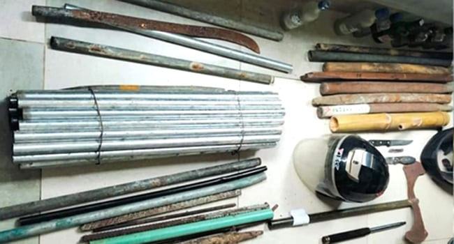 শাবির হল থেকে অস্ত্র ও মদের বোতল উদ্ধার