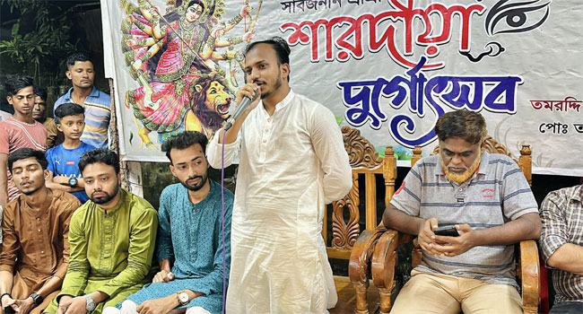 হাতিয়ায় ছাত্র-আন্দোলনের সমন্বয়কদের পূজামণ্ডপ পরিদর্শন