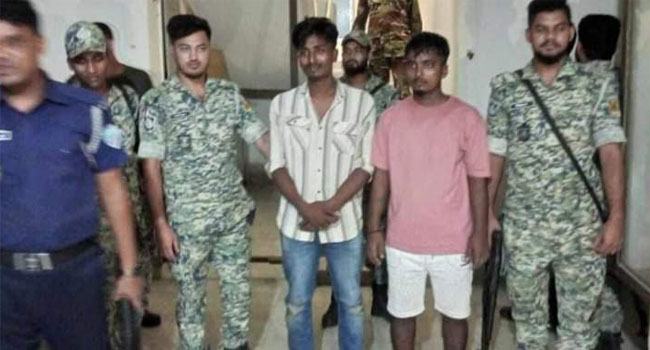 কোমল পানির বোতলে মদ ঢুকিয়ে সেনা সদস্যকে খাওয়ানোর চেষ্টা, আটক ২