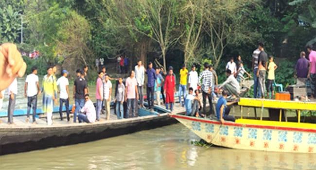কালিহাতীতে ২ নৌকার সংঘর্ষে শিশু নিহত