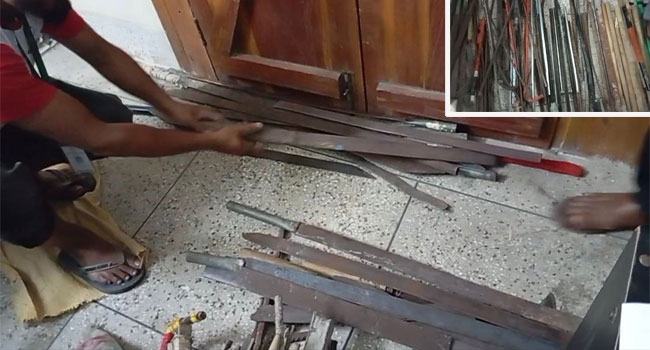 রোকেয়া বিশ্ববিদ্যালয় ছাত্রলীগের রুম থেকে বিপুল পরিমাণ অস্ত্র উদ্ধার