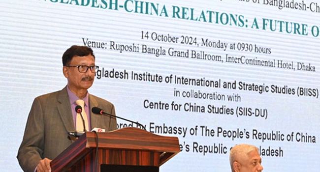 চীনের সাথে সামরিক যোগাযোগ বাড়াতে আগ্রহী বাংলাদেশ : পররাষ্ট্র উপদেষ্টা